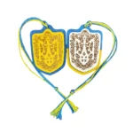 Zawieszka samochodowa ze wzorem przedstawiającym Ukrainne
